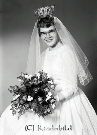Stefan Eriksson Toppstigen 4 Nynäshamn
raja 
Stefan Eriksson Nynäshamn  
Brudfoto

raja
Bruden heter Birgit Holgersson, folkskollärare. Född 1936 i Jonstorp, Bennemåla. Dotter till Holger Nilsson och Svea född Dahlgren. 
Källa: Sune Holgersson

Nyckelord: Eriksson Nynäshamn