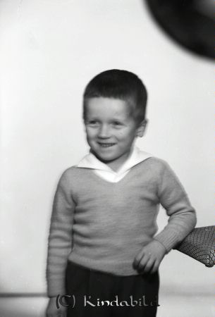 Stefan Erlin Kisa
raja  
Stefan Erlin Kisa
Porträtt-Barn

raja
Stefan är född 1956 och bodde på Storgatan mitt i mot Stjärnlund. Vi var skolkamrater i 9 år. Bor numera i Linköping.
Källa: raja

Nyckelord: Erlin Kisa