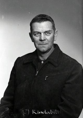 Åke Hellman Kisa
raja  
Åke Hellman Kisa
Porträtt-Man

raja
1908-1989 
Källa: Gerd Pettersson

raja
Åke gift med Tekla, barnen Gun, Berit, Rolf, Gunilla, Karin och Majken
Källa: Studiegruppen Hembygdsgården

Nyckelord: Hellman Kisa