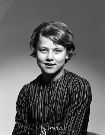 Ulla Britt Wingmo Vingåker Malexander
raja  
Ulla Britt Wingmo Vingåker
Porträtt-Kvinna

raja
Ulla-Britt Wingmo född 1948, dotter till lastbilägare Ernst Ivan Wingmo född 1918 i Rinna och Solveig Gerda Vilhemina född Hellstrand 1926 i Södertälje.
Familjen bodde i Solliden Malexander 1950.
Källa: Folkräkning 
Källa: Gerd Pettersson

Nyckelord: Wingemo Vingåker