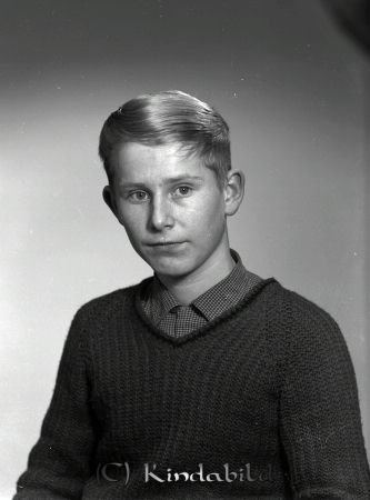 Åke Lindqvist Floragatan 3 Kisa Hus 9
raja  
Åke Lindqvist Kisa    
Porträtt-Man 

raja
Åke Lindqvist, son till postmästare Lindqvist Kisa.
 Källa: Studiegruppen hembygdsgården 

Nyckelord: Lindqvist Kisa
