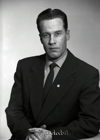 Kurt Germundsson Kisa
raja  
Kurt Germundsson Kisa
Porträtt-Man  
 
raja
Kurt Germundsson var född 1926 i Kisa, son till Gustav Folke Germundsson och Sonja Iris Alfrida född Peterzén. Han gifte sig 1948 flyttade till Åstorp Kristianstad län. Dog 1967.
Källa: Svensk dödbok
Källa: Gerd Pettersson


Nyckelord: Germundsson Kisa