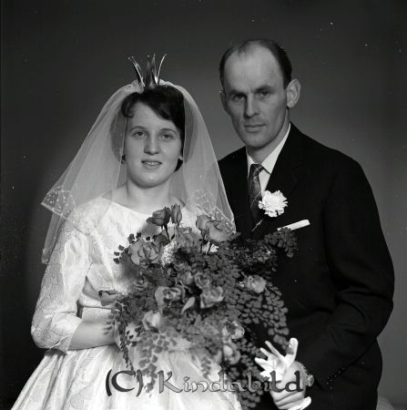 Arne Erlandsson Box 3 Verveln
raja  
Arne Erlandsson Verveln 
Brudpar
gepe
Arne Birger Erlandsson född 1931 i Tidersrum och Lilly Maj-Britt Linnéa född 1938 i Tidersrum.
Nyckelord: Erlandsson Verveln