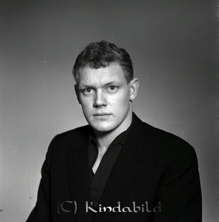 Arne Kinden Tidersrum
raja  
Arne Kinden Tidersrum
Porträtt-Man

Nyckelord: Kinden Tidersrum