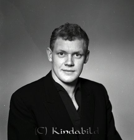 Arne Kinden Tidersrum
raja  
Arne Kinden Tidersrum
Porträtt-Man

Nyckelord: Kinden Tidersrum
