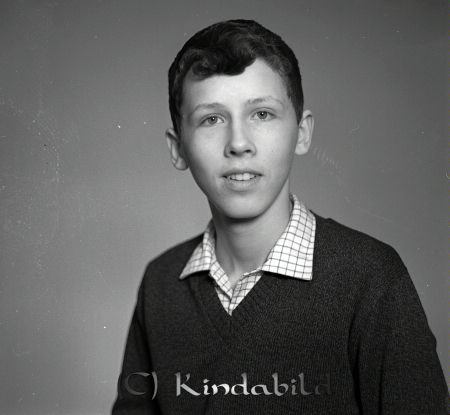 Arne Johansson Storgatan 13 Kisa
raja  
Arne Johansson Kisa
Porträtt-Man

raja
Arne Johansson, född 1944 tog sin mors flicknamn Kindqvist.
 Modern hette Astrid och var syster till urmakare Walter Kindqvist som hade butik i fastigheten Paris i Kisa.
 Arne flyttade till Stockholm med har sommarhus i Kärra.
 Källa: Studiegruppen hembygdsgården 
Nyckelord: Johansson Kisa