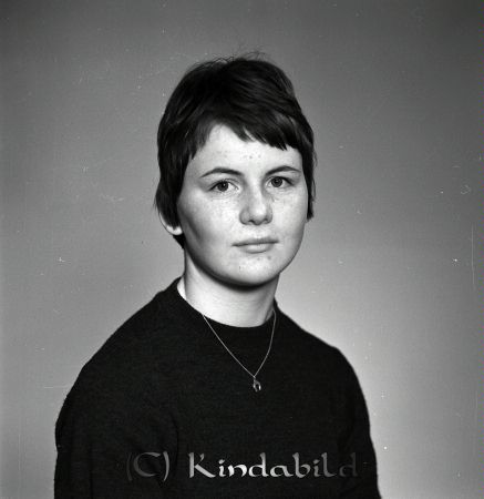 Yvonne Jakobsson Tallgatan 12 Kisa
raja  
Yvonne Jakobsson Kisa
Porträtt-Kvinna 

raja
Yvonne Jakobsson, Tallgatan 12, Kisa.
Dotter till Asta och Olle Jakobsson, Kisa. 
Källa: Yvonne Carlsson



Nyckelord: Jakobsson Kisa