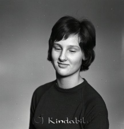 Margareta Wirén Tallgatan 10 Kisa
raja  
Margareta Wirén Kisa
Porträtt-Kvinna 

raja
Margareta Wiren, dotter till disponent Sture Wirén och hans hustru Eyvor. Brodern heter Magnus.
 Källa: Studiegruppen hembygdsgården 
Nyckelord: Wirén Kisa