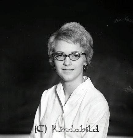 Agneta Skiöld Prästgården Kisa
raja  
Agneta Skiöld Prästgården  
Porträtt-Kvinna 

raja
Dotter till prästen Gustaf och Margit Skiöld. 
Källa: Gerd Pettersson 

Nyckelord: Skiöld Prästgården