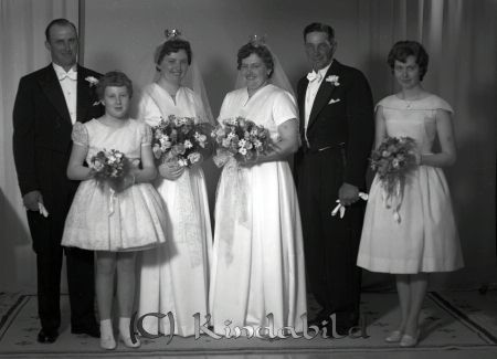 Henrik Johansson och Tore Gustafsson Kisa
raja  
Henrik Johansson och Tore Gustafsson  
Brudpar Dubbelbröllop  

raja
Tore och Marianne Gustafsson och Margit och Henrik Johansson . Brudarna var systrar från Oppgården i Hökhult. 
Källa: Ann-Sofie Olovsson

Nyckelord: Gustafsson Kisa