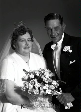 Henrik Johansson Brokullen Kisa
raja  
Henrik Johansson Brokullen   
Brudpar 

raja
Margit (f Andersson) och Henrik Johansson. De fick en son, Anders. 
Källa: Ann-Sofie Olovsson
 

Nyckelord: Johansson Brokullen