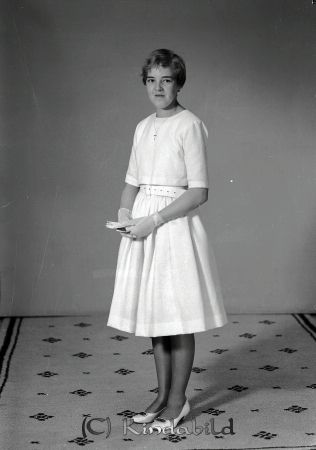 Sylvia Karlsson Björkeberg Kisa
raja
Sylvia Karlsson Björkeberg  
Porträtt-Kvinna Konfirmationsfoto

raja
Sylvia Karlsson, dotter till gjutare Stig Karlsson och hans hustru Signe.
 Syster Kerstin
 Källa: Studiegruppen hembygdasgården 
Nyckelord: Karlsson Björkeberg