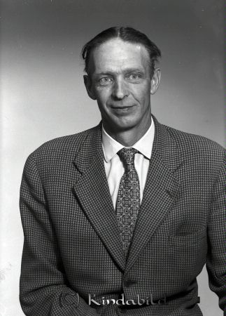 Harald Andersson Bennemåla Kisa
Harald Andersson

pim
porträtt-man

raja
Bygdefotografen Gillis Johansson gjorde bl a filmen Barn i Kinda, där Harald medverkade, 
Källa: Gerd Pettersson



Nyckelord: Bennemåla Kisa