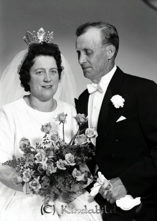 Nils Broo Merhult Hycklinge
gepe
Nils Demar Broo Merhult Hycklinge
Bröllopsfotografi
Brudgummen är son till  lanrbrukare Konrad och Alma Broo Merhult.


Nyckelord: Broo Merhult