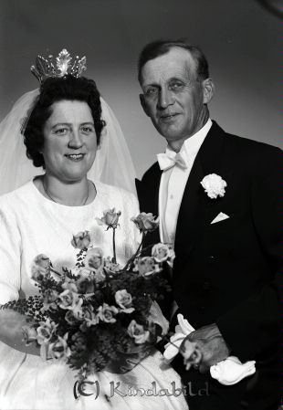 Nils Broo Merhult Hycklinge
gepe
Nils Demar Broo Merhult Hycklinge
Bröllopsfotografi
Brudgummen är son till lanrbrukare Konrad och Alma Broo Merhult.


Nyckelord: Broo Merhult