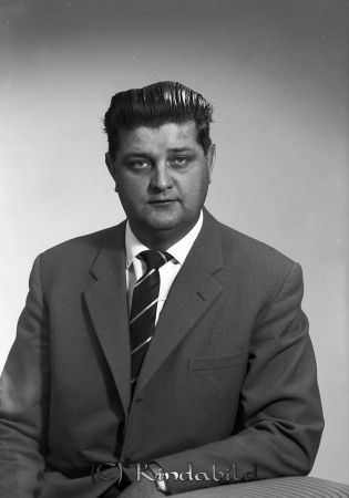 E O Harald Jonasson Kisa
ibfr
E O Harald Jonasson Kisa
Porträtt-Man

raja
Delägare Kisa Elbyrå Jonasson och Karlsson 
Källa: Gerd Pettersson

Nyckelord: Jonasson Kisa