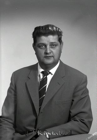 E O Harald Jonasson Kisa
ibfr
E O Harald Jonasson Kisa
Porträtt-Man
Nyckelord: Jonasson Kisa