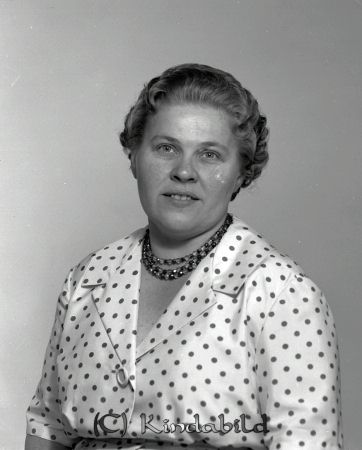 Elisabeth Jung Tidersrum
gepe
Elisabeth Jung Stora Tidersrum Tidersrum

raja
Elisabet Jung, född 1921 kom från Tyskland. Hon var hushållerska hos Axel Svensson i Stora Tidersrum. Hon dodg 2007 i Linköping.
 Källa: Studiegruppen hembygdsgården och Folkräkning 1970 
Nyckelord: Elisabeth Jung