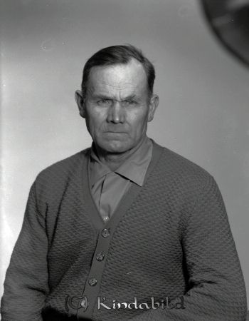 Rudolf Larsson Falkemåla Kisa
gepe
Rudolf Larsson Falkemåla Kisa
Porträtt-Man

raja
Rudolf Larsson var arrendator i Falkemåla på 1950-talet.
 I familjen fanns tre pojkar bl a Arne född 1945.
 Källa: Studiegruppen hembygdsgården 
Nyckelord: Larsson Falkemåla
