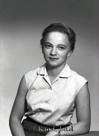 Anna-Lisa Pettersson
Anna-Lisa Pettersson

pim
Porträtt-kvinna

raja
Anna-Lisa från Björksfall i Ulrika 
Anna-Lisa Petersson född 1941 i Ulrika, dotter till arrendator Erik Holger Petersson och hans hustru Olga Margareta född Karlsson 1904 i Asby. Hon var gift med affärsbiträdet Bengt Inge Johansson född 1938 i Linköping. Familjen med två pojkar bodde 1975 i Skeda.
 Källa: Folkräkning 1950 och 1975 
Källa: Gerd Pettersson

Nyckelord: Pettersson Ulrika