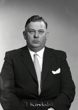 Otto Åström Ekefors Kisa
raja
Otto Åström Ekefors  
Porträtt-Man

raja
Otto Åström född 1910 i Furingstad gift med Sonja.
 Barn: Solveig, Kristina och en son
 Han arbetade som försäljare pö Lantmännen i Kisa och sålde Ferguson traktorer och Manus mjölkmaskiner,
 Källa: Studiegruppen hembygdsgården
Nyckelord: Åström Ekefors