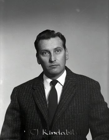Karl Åke Svensson Svalan 5 Kisa
raja
Karl Åke Svensson Svalan 5 Kisa
Porträtt-Man  

raja
Åke Svensson Bergstigen, Kisa . Far till Björn och Jan Svensson Kölefors Maskin. Åke startade företaget i början av 1980- talet. Var försäljare på Lantmännen, BS-Makiner och Jöhnckes Makin AB tidigare. Gift med Gertrud. Dottern Åsa med familj köpte Ekeby f d prästgård i Horn .
Källa: Gerd Pettersson


Nyckelord: Svensson Kisa