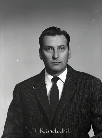Karl Åke Svensson Svalan 5 Kisa
raja
Karl Åke Svensson Svalan 5 Kisa
Porträtt-Man 

raja
Åke Svensson Bergstigen . Far till Björn och Jan Svensson Kölefors Maskin. Åke startade företaget i början av 1980- talet. Var försäljare på Lantmännen  BS-Makiner och Jöhnckes Makin AB tidigare. Gift med Gertrud Dottern Åsa. med familj köpte Ekeby f d prästgård i Horn.
Källa: Gerd Pettersson
 

Nyckelord: Svensson Kisa