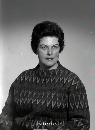 Fru Hansson Kisa
raja
En kvinna med mörkt hår klädd i en tjock stickad tröja med sicksackmönster på. 

Nyckelord: Hansson Kisa