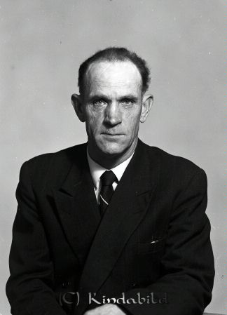 Kurt Andersson
Kurt Andersson

pim
Porträtt-man

raja
Född 1905 i Kättilstad, son till Gustaf Karlsson och Emma född Ruhlander. Gift 1934 med Agda född Nysten.
Gift med Agda född Nysten, Farsbo. 
Källa: Gerd Pettersson

Nyckelord: Andersson Kisa