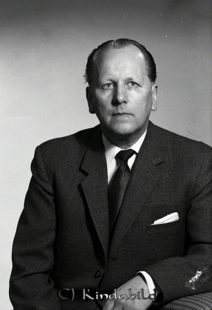 Arne Ladde
Arne Ladde

pim
Porträtt-man

raja
Arne Ladde ,arbetade hos Sandströms i Kisa,på herravdelningen. 
Källa: margareta

raja
Arne Ladde född 1917 i Kisa död 2001 i Vimmerby gift 1956 med Edeltraut Erna Dora född 1930 i Tyskland och död 1979 i Vimmerby.
Källa: Sv dödbok. 
Källa: Gerd Pettersson


Nyckelord: Ladde Kisa
