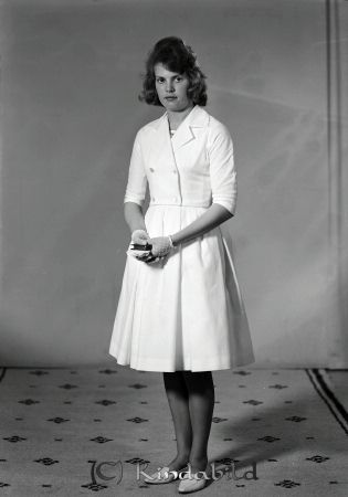 Kristina Nilsson
Kristina Nilsson

pim
Porträtt-kvinna

raja
Kristina Nilsson född 1947, dotter till Helge och Karin Nilsson Kölefors. Hon utbildade sig till sjuksköterska.
 Hon gifte sig med en åkare från Västervik. 
 Källa: Studiegruppen hembygdsgården
 
Nyckelord: Nilsson Kisa