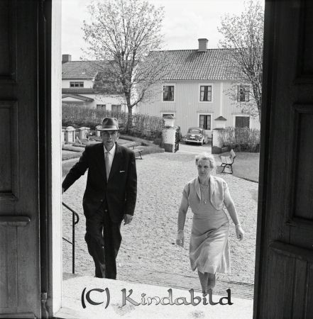 Alvar Johansson
Alvar Johansson

pim
Bröllopsporträtt

raja
Brudgummens föräldrar Ivar och Ellen Johansson Skenninge, Hycklinge.
Källa: Maylis 
Nyckelord: Johansson Kisa