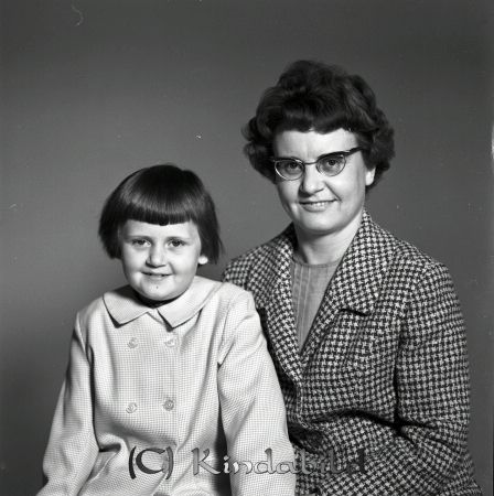 Lilian Nyman Kisa
gepe
Mor och dotter
Lilian och Annika Nyman Kisa
Nyckelord: Nyman Kisa