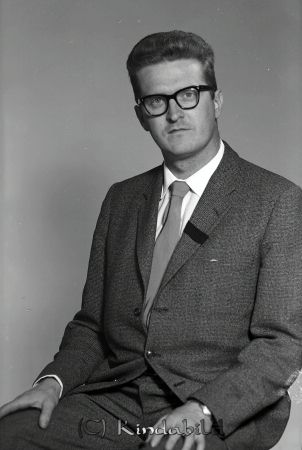 Axel Sandberg Kisa
gepe
Porträtt Man
Axel Gunnar Viktor Sandberg Kisa

raja
Axel Sandberg var gift med Asta född Andersson.
 Barn: Bertil, Tore, Håkan och Erik.
 Axel Sandberg hade två bröder, Gustaf och Nils.
En av bröderna, Gustaf Sandberg, var gift med Wivi född Söderström Kisa. (Kopparslagare Söderströms dotter)
 Källa: Studiegruppen hembygdsgården
Nyckelord: Sandberg Kisa