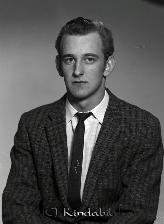 Per-Olof Andersson Kulladal Kisa
gepe
Porträtt Man
Per-Olof Andersson Kulladal Kisa Kallades för Peo. Han tog över sophanteringen i Kisa efter Lundahl.

raja
Per-Olof Andersson (1943-2005) var gift 1964 med Gunilla född i Sund.
Barn Anette och Håkan. De bodde på Urkhagsvägen 10 i Kisa.
Per-Olov hade två syskon Barbro och Karl Åke.
Källa: Folkräkning 1970.
Källa: Gerd Pettersson

Nyckelord: Per-Olof Kisa