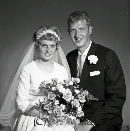 Göran Olsson Mjölsefall
gepe
Brudpar
Göran och Berit Olsson Mjölsefall Kisa.
Nyckelord: Olsson Mjölsefall