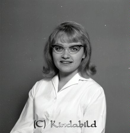 Birgitta Ydringer Årteflod Kisa
raja
En kvinna med blont axellångt hår bär glasögon med mörka bågar.

Nyckelord: Ydringer Kisa