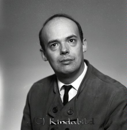 Hr Bergkrantz Kisahus Kisa
Duktig jazzpianist, uppskattad musiklärare (hade bl.a. Frida Bilxt...!). Flyttade tillbaka till Skåne 1969.
Nyckelord: Bergkrantz Kisa