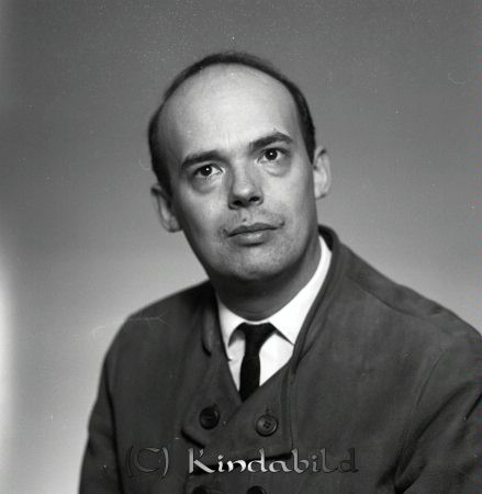 Hr Bergkrantz Kisahus Kisa
Duktig jazzpianist, uppskattad musiklärare (hade bl.a. Frida Bilxt...!). Flyttade tillbaka till Skåne 1969.
Nyckelord: Bergkrantz Kisa