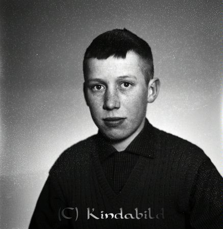 Börje Pettersson Bankestad Rimforsa
gepe
Ung man i mörk tröja och mörk skjorta

gepe
Börje född 1946, son till Ingrid och Ingvar Pettersson Lilla Bankestad
Källa: Gerd Pettersson
Nyckelord: Pettersson Bankestad