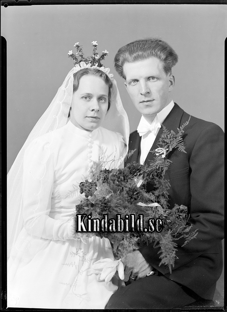 G Gustavsson Box 23 Silverdalen
raja
Brudpar

Nyckelord: Gustavsson Silverdalen