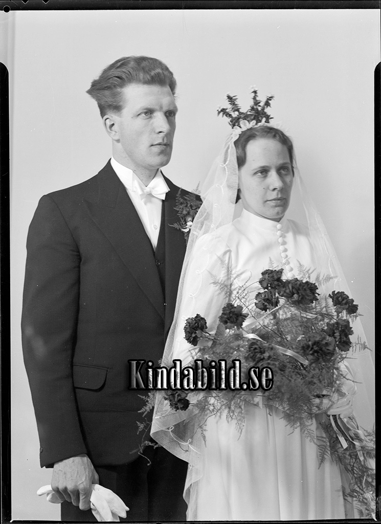 G Gustavsson Box 23 Silverdalen
raja
Brudpar

Nyckelord: Gustavsson Silverdalen