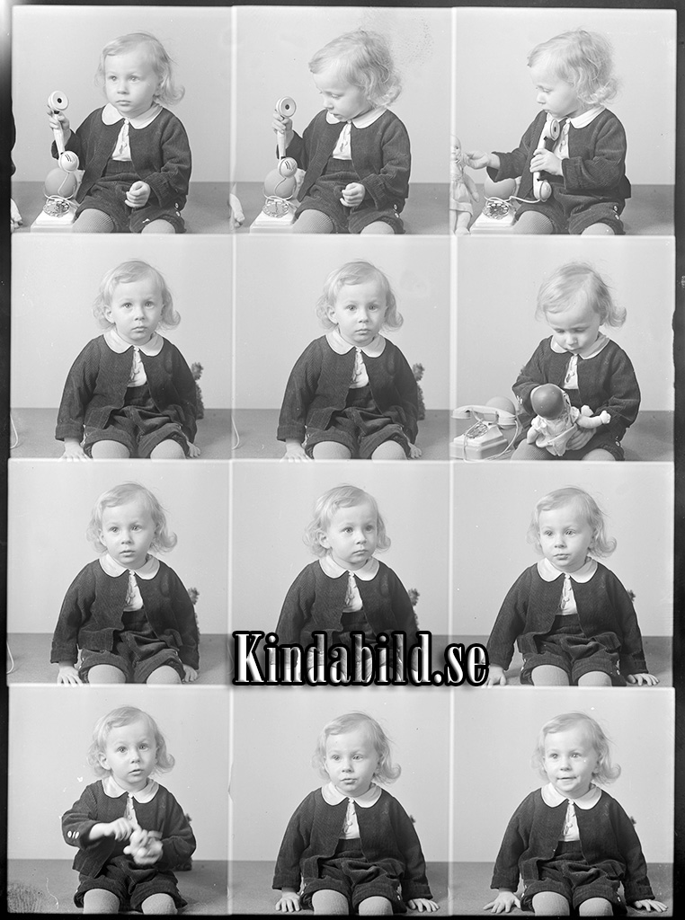 Sivert Arnshav Kisa
raja
Ett barn som håller i en telefonlur

raja
Sievert Arnshav född 1939 i Kisa, son till fabrikör Karl Edvin Arnshav och hans hustru Lilly Alfrida född Jakobsson 1912 i Varv.
Familjen bodde 1950 i Forsby Tjärstad.
Syskon till Sievert: Sylvia Katarina född 1942 och Åke född 1946.
1970 bodde han i Stockholm
Källa: Folkräkning 1950 och 1970 
Källa: Gerd Pettersson

Nyckelord: Arnshav Kisa