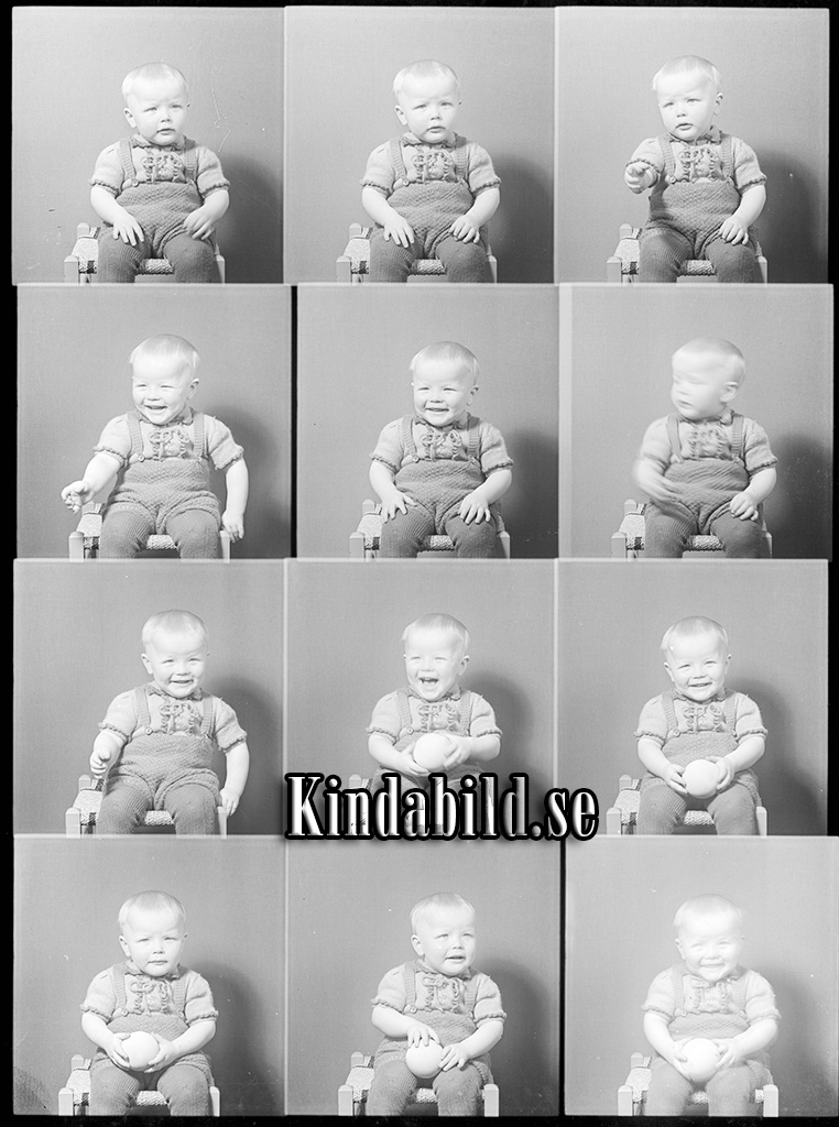 Leif Gustavsson Högstugan Kisa
raja
Pojke som sitter på en stol med en boll handen

raja
Leif Erik Valter Gustafsson född 1939 i Linköping, son till Johan Valter Gustafsson född 1911 i Kisa och Sigrid Hildegard Amanda född Hanell 1909 i Torpa.
Leifs bror: Björn född 1942 i Kisa.
Leif antog namnet Hanell och bodde i Linköping 1970. Han var gift och två barn. 
Källa: Gerd Pettersson

Nyckelord: Gustavsson Kisa