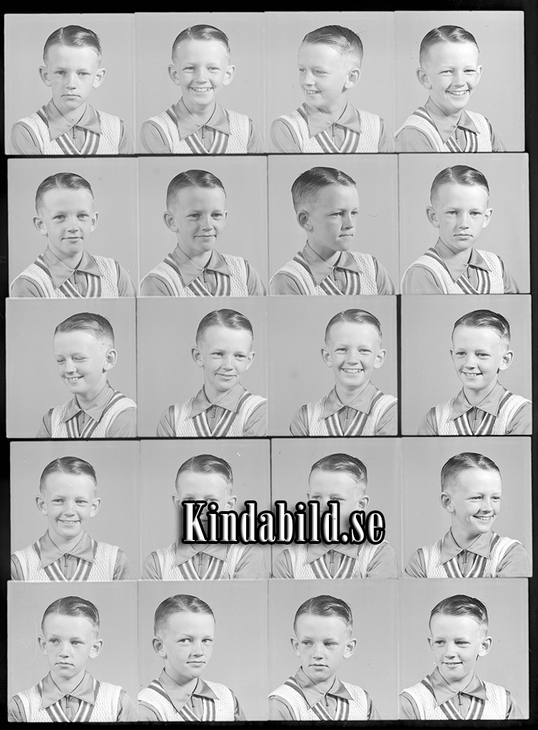 Lars-Ingvar Johansson Åstorp Kisa
raja
Pojke klädd i skjorta under en stickad väst  

raja
Lars Ingvar Johansson född 1930 i Kisa, son till Vilhelm och Helga Johansson Kisa. De bodde i Solgården Harggatan 3 Kisa.
Han var gift med Helmi Kyllikke.
Lars Ingvar var delägare i Kisa El-Tjänst tillsammans med Bo Gustavsson.
1990 bodde han i Krutebo och var omgift.
Källa: Folkräkning 1950 och 1990 
Källa: Gerd Pettersson

Nyckelord: Johansson Kisa