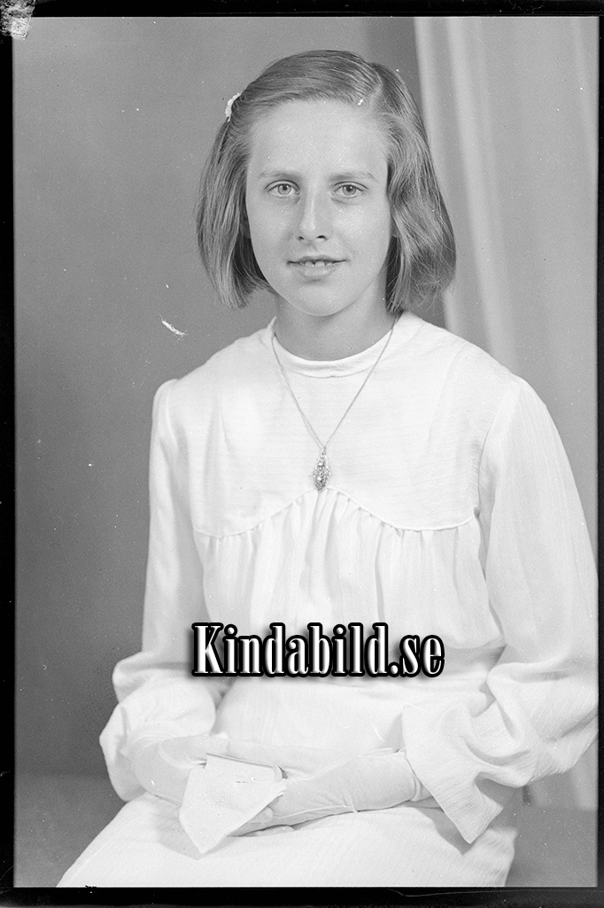 Alice Svensson Hovby Västra Eneby
raja
Konfirmationsfoto

raja
Alice Svensson född 1926 i Södra Vi, dotter till Axel och Ida Svensson.
1950 var hon hushållerska hos Johansson Hallingsborg Kisa.
1975 bodde hon i Kisa hus D Linnégatan 7 Kisa. Hon var ogift.
Källa: Folkräkning 1940, 50 och 75. 
Källa: Gerd Pettersson

Nyckelord: Svensson Västra Eneby