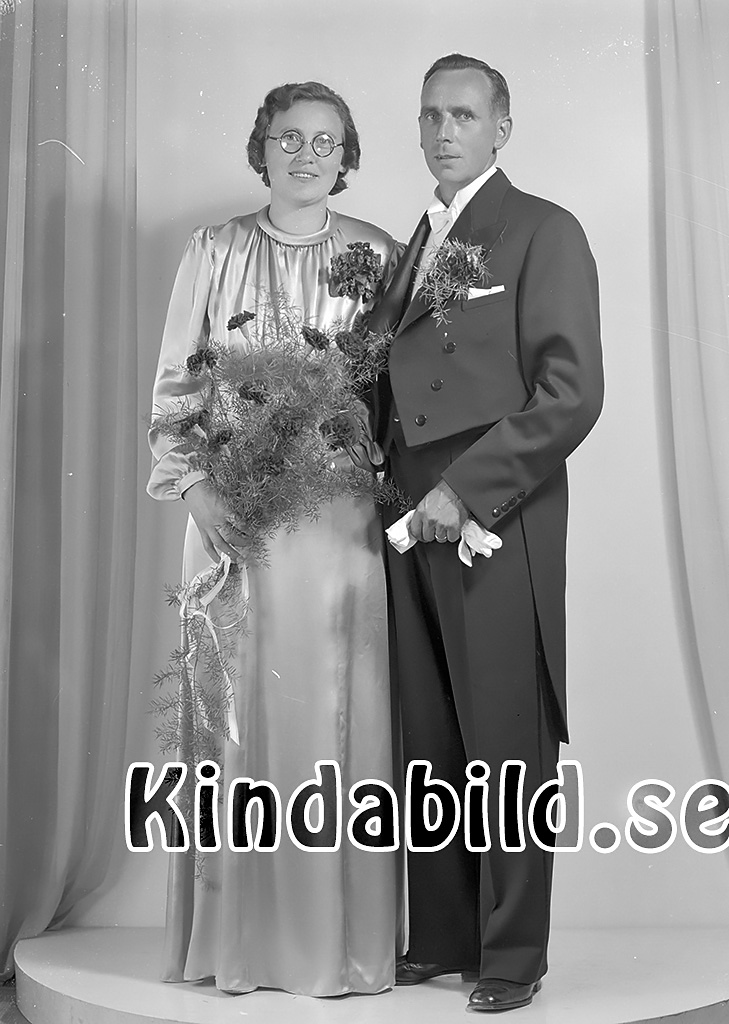 Axel Andersson Fubbetorp Kisa
raja
Brudpar Ester och Axel Andersson.

Nyckelord: Andersson Kisa