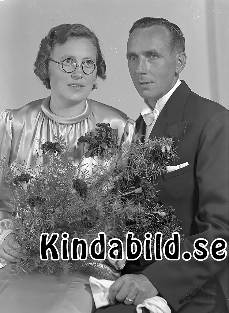 Axel Andersson Fubbetorp Kisa
raja
Brudpar. Ester och Axel Andersson

Nyckelord: Andersson Kisa
