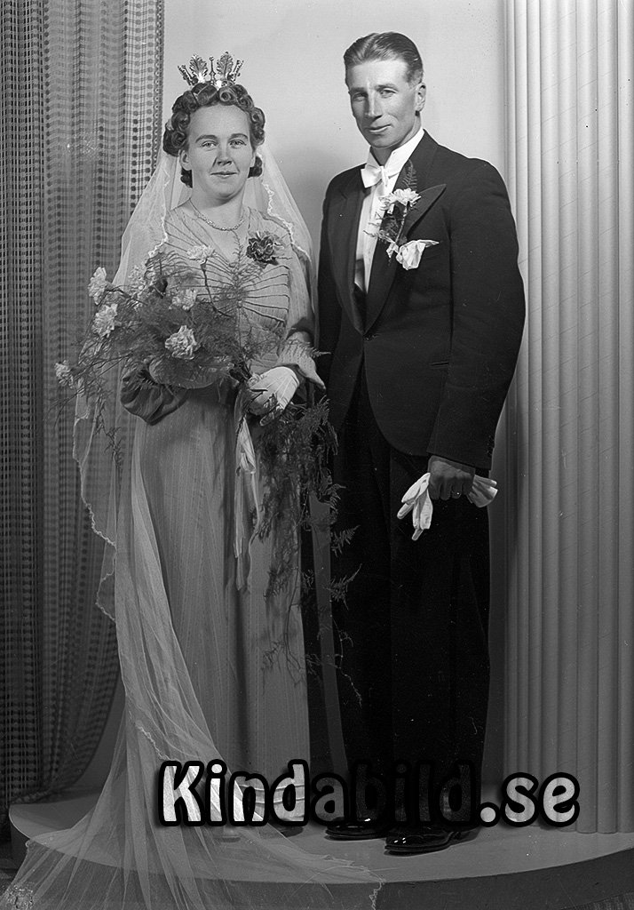 Knut Gustavsson Sjögården Svalsjö
raja
Brudpar

Nyckelord: Gustavsson Svalsjö