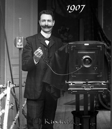 Adolf Wilhelm Stahre
gepe
Född 1877-05-21 i Åbo Finland. Lasarettssyssloman vid länslasarettet i Kisa. Han var ordf i byggnadsnämnden, kommunal revisor,  huvudman och revisor i Kinda härads sparbank m fl uppdrag. Han var också platsredaktör för Östgöta Correspondenten.
Fotograf.
Nyckelord: Stahre Kisa
